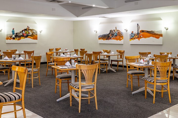 Dining 56 of 88