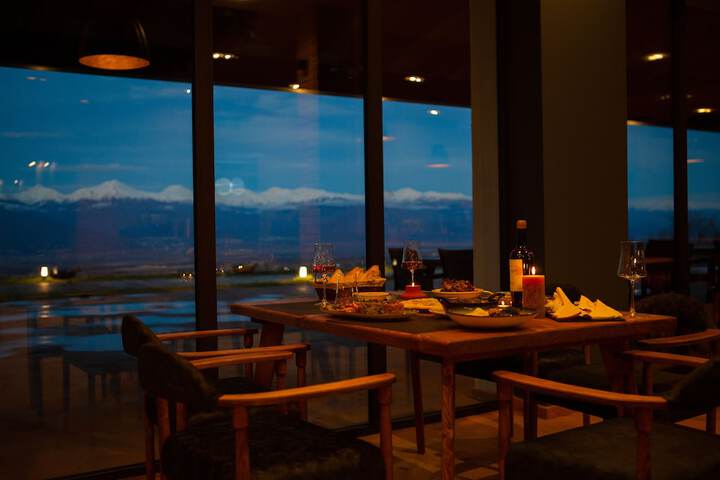 Dining 77 of 112