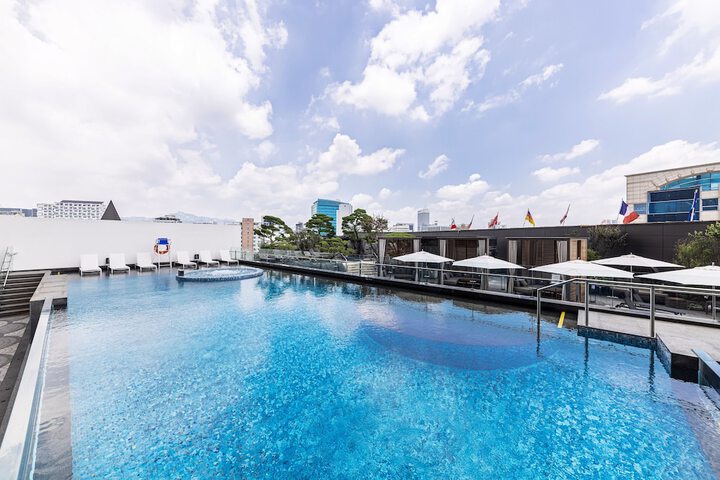 Hotel Pool