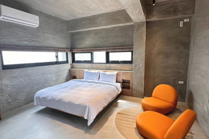 Room 10 of 50