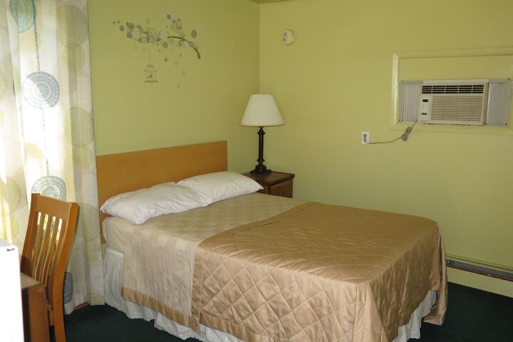 Room 4 of 38