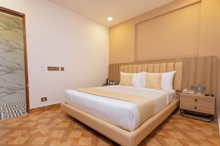 Room 18 of 33