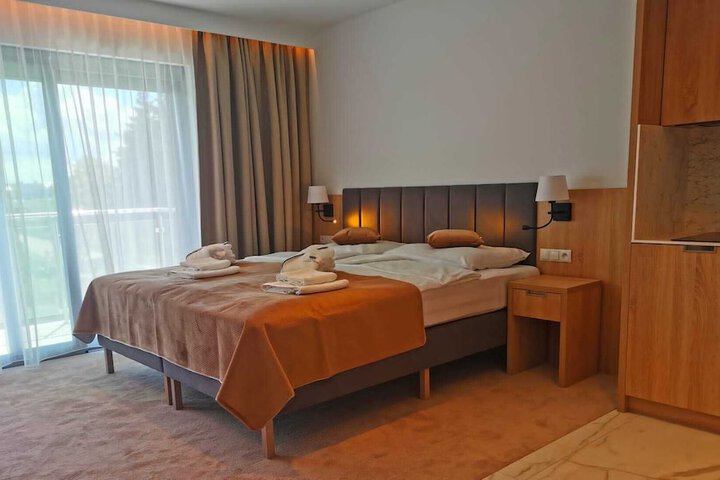 Room 16 of 93