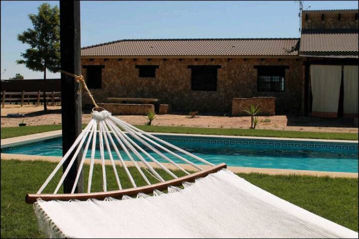 Pool 33 of 78