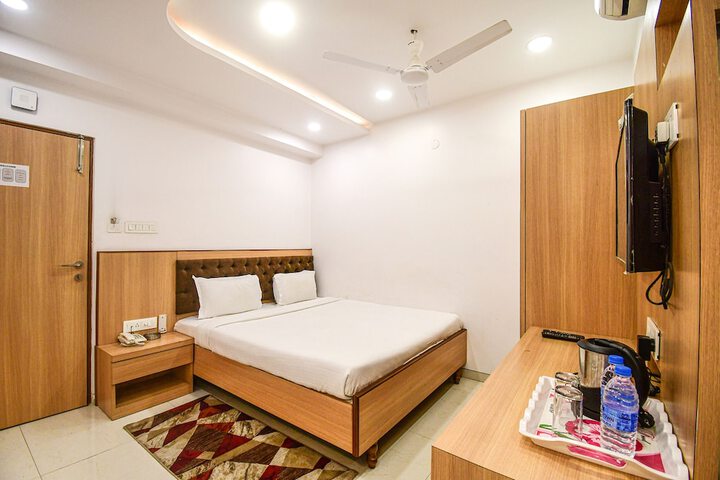 Room 15 of 34