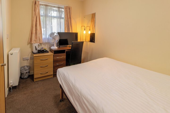 Room 16 of 80