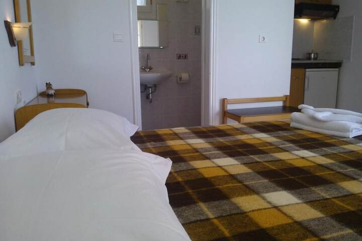 Room 3 of 41