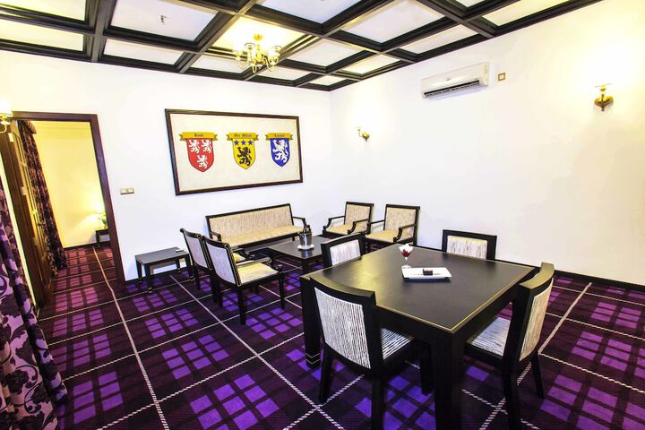 Room 40 of 113