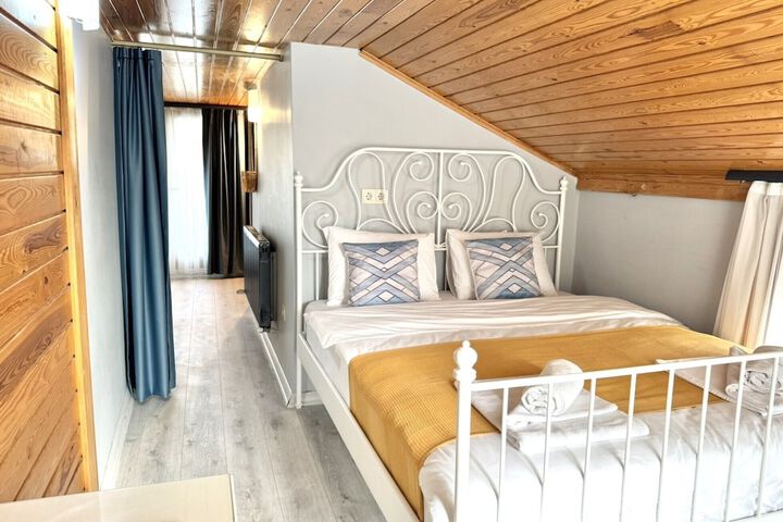 Room 13 of 82