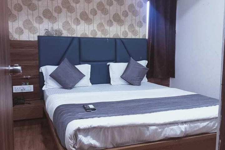 Room 14 of 24
