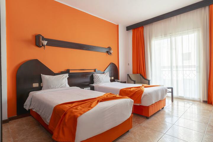 Room 15 of 37