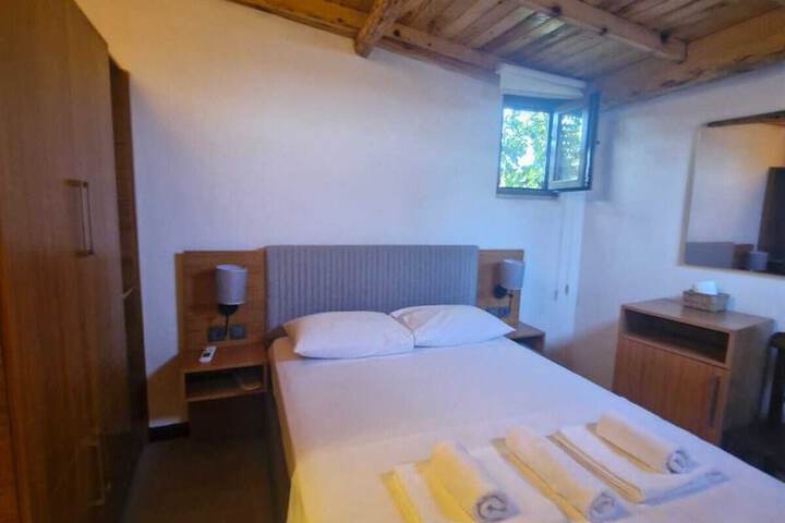 Room 12 of 40
