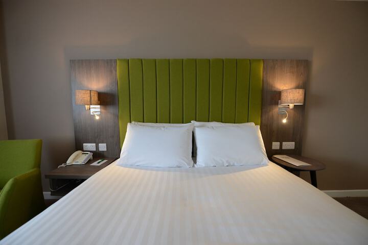 Room 3 of 70