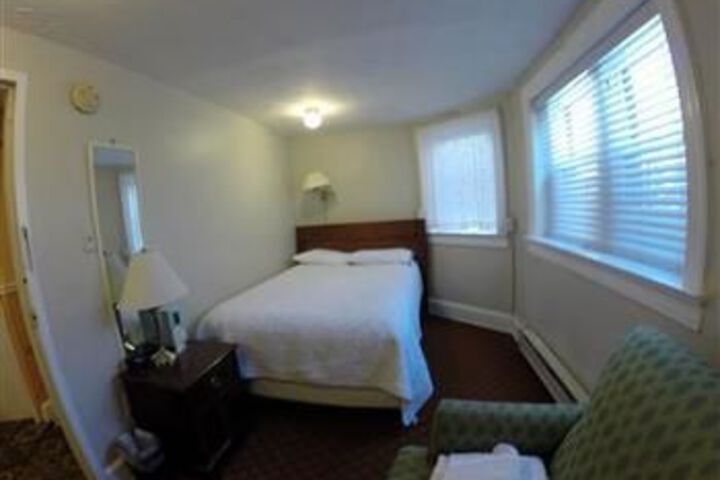 Hotel Suite Photo