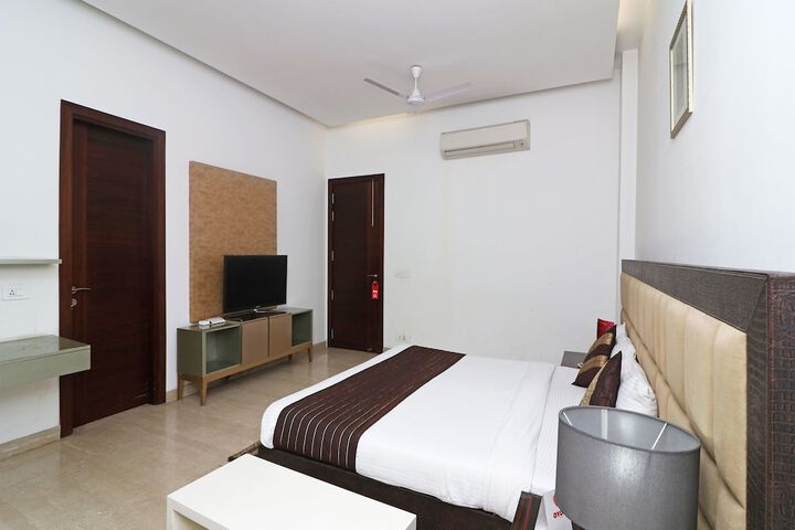 Room 17 of 28