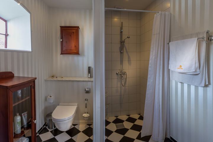Room 44 of 64