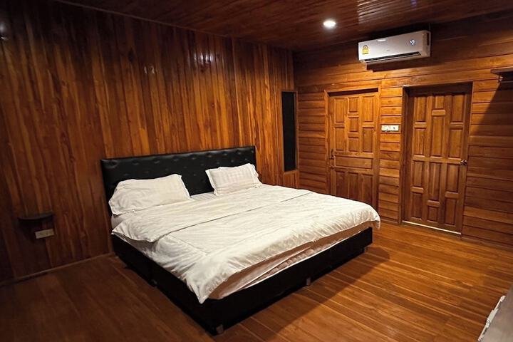 Room 9 of 65