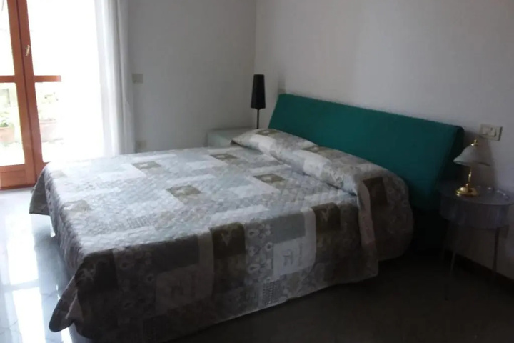 Room 2 of 27