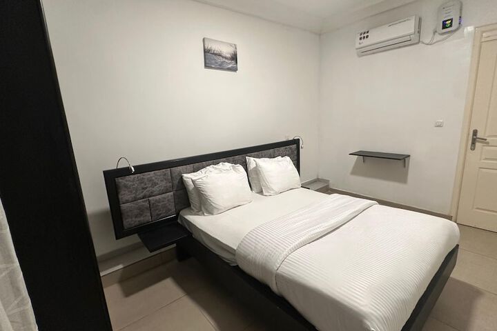 Room 5 of 56