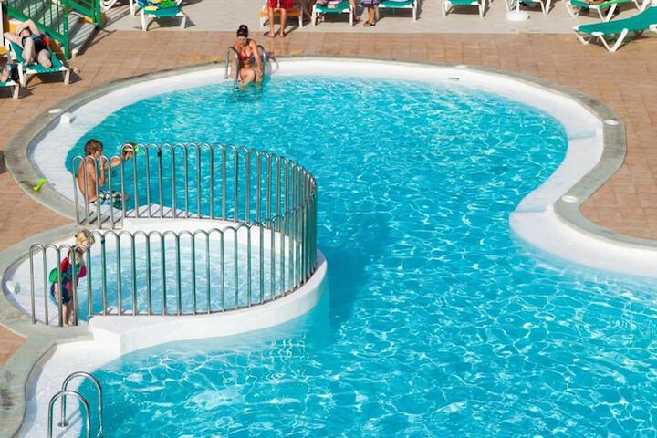 Hotel Pool