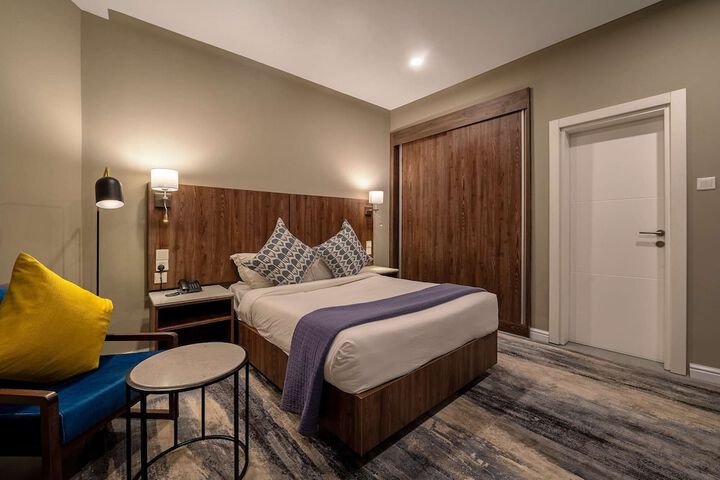 Room 17 of 25