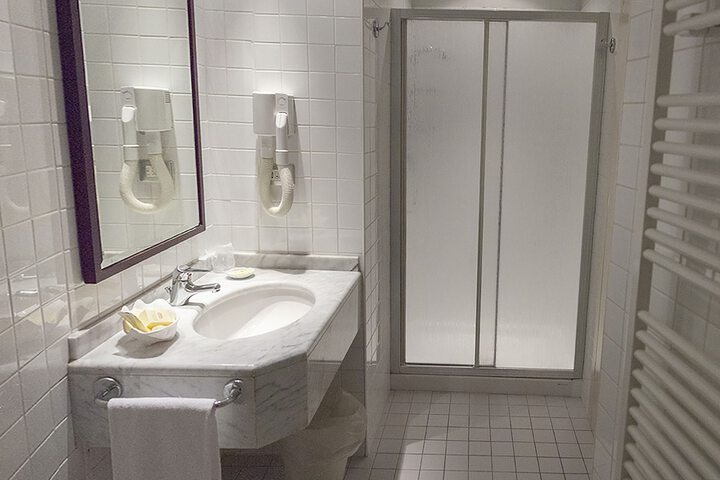 Room 17 of 45