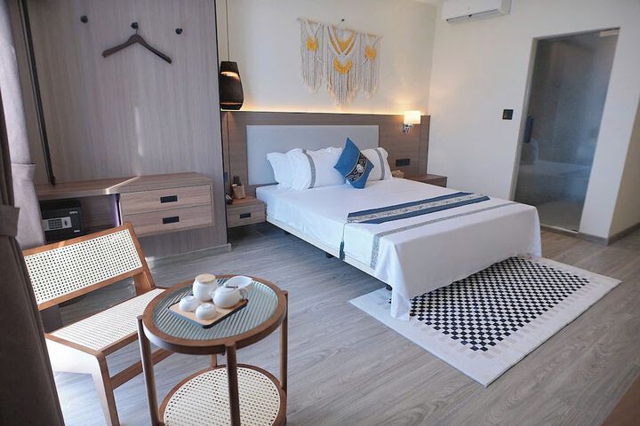 Room 6 of 17
