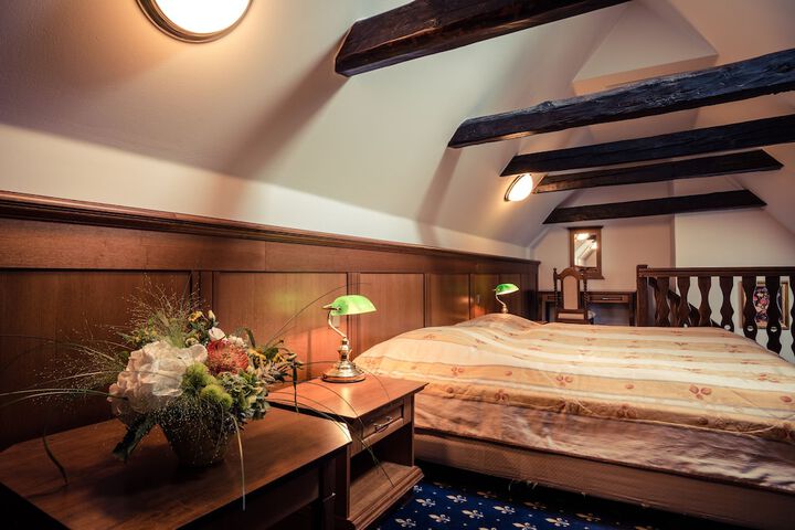 Room 6 of 65