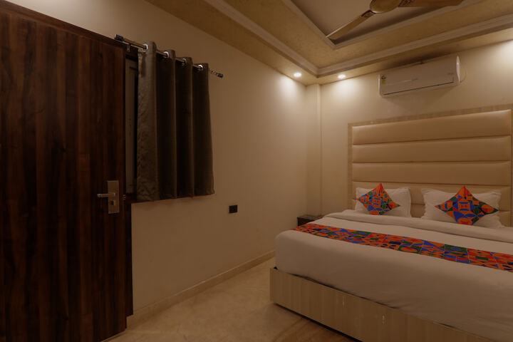 Room 17 of 38