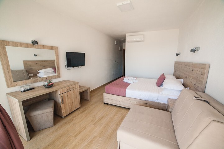 Room 4 of 14