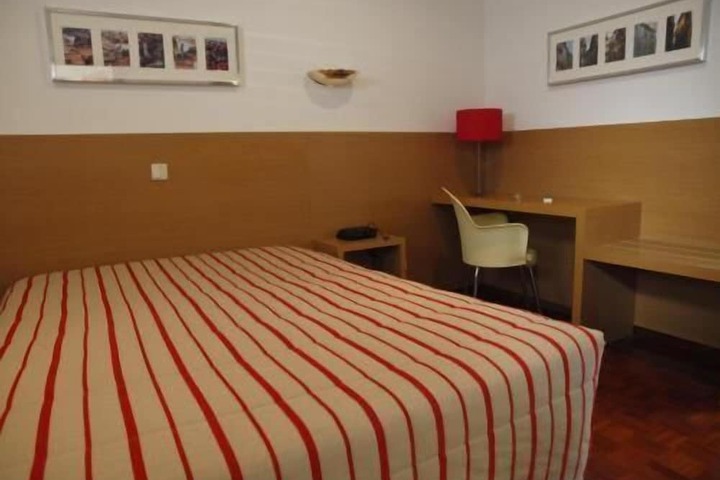 Room 10 of 35