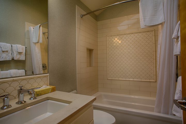 Room 180 of 231