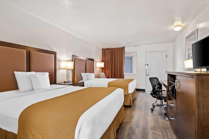 Room 13 of 33