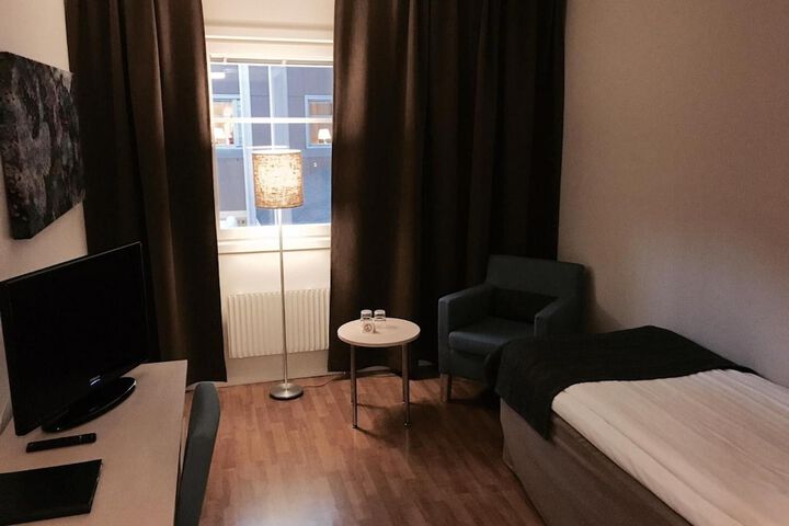 Room 13 of 32