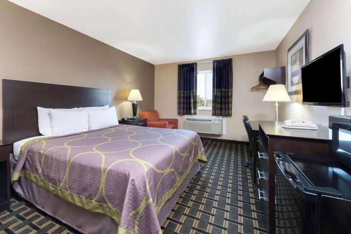 1 King Bed Accessible (2 of 7)