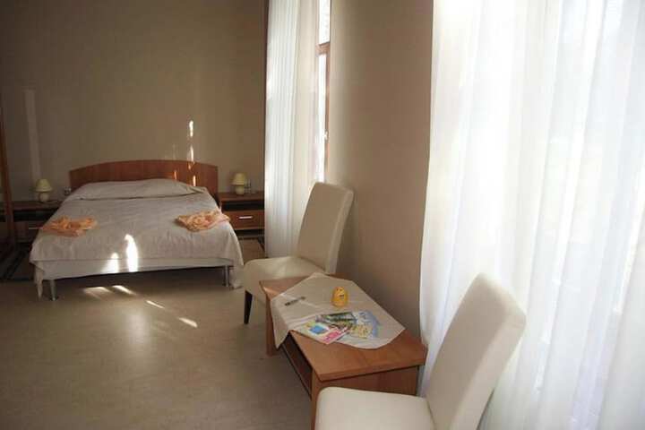Room 6 of 40