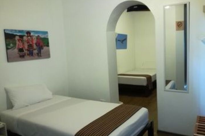 Room 7 of 18