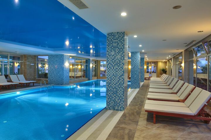 Hotel Pool