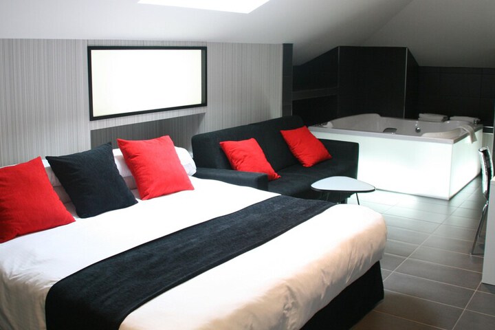 Room 17 of 60