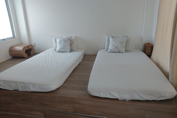 Room 2 of 20