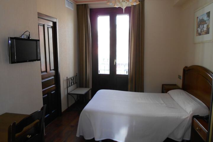 Room 9 of 31