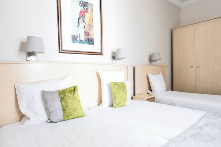 Room 32 of 75