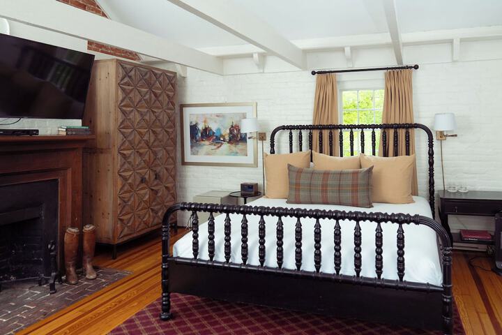 Room 25 of 104