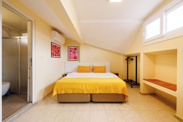 Room 21 of 82