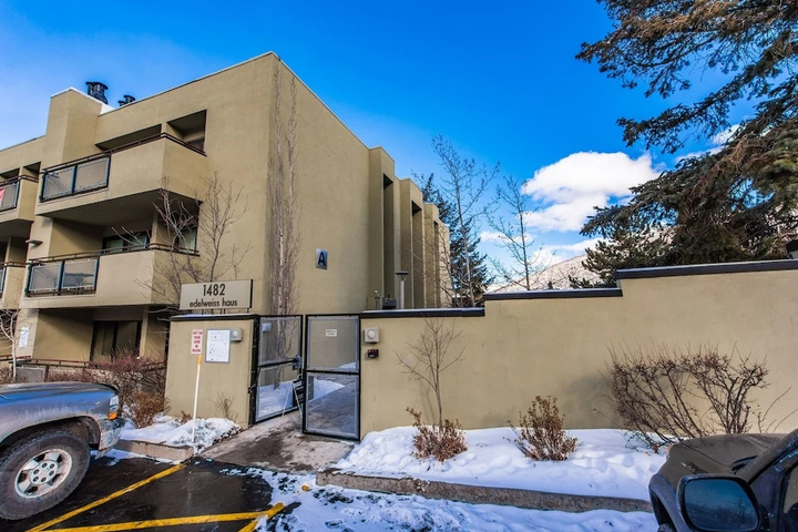 Exterior of New Listing! Pool Spa & Sauna - Walk To Ski Lifts 2 Bedroom Condo