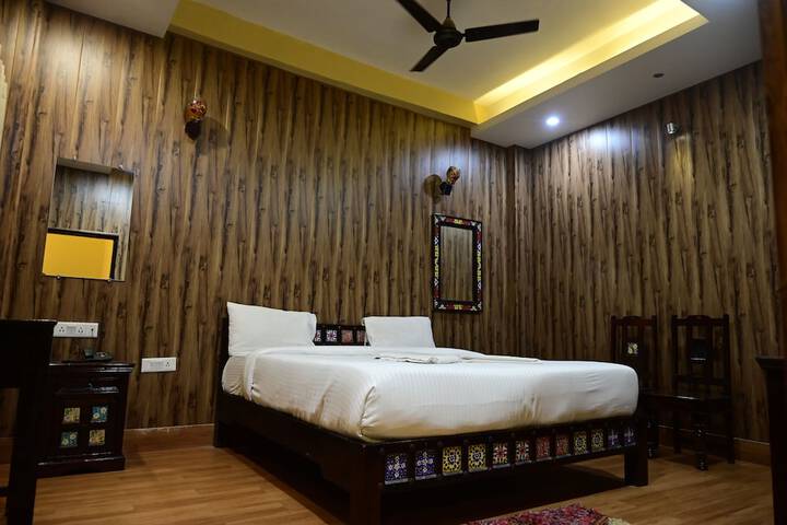 Room 34 of 62