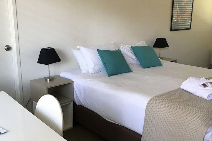 Room 6 of 37