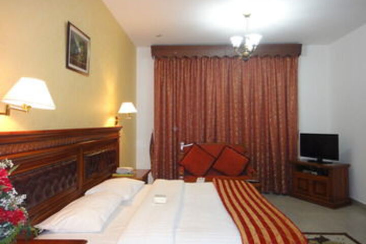 Room 6 of 17