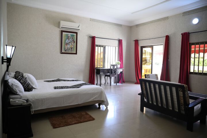 Room 9 of 35