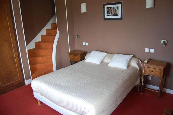 Room 8 of 68